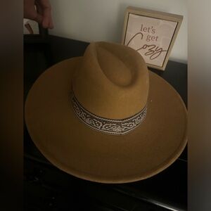 Lizard Thicket Tan Hat with Patterned Band